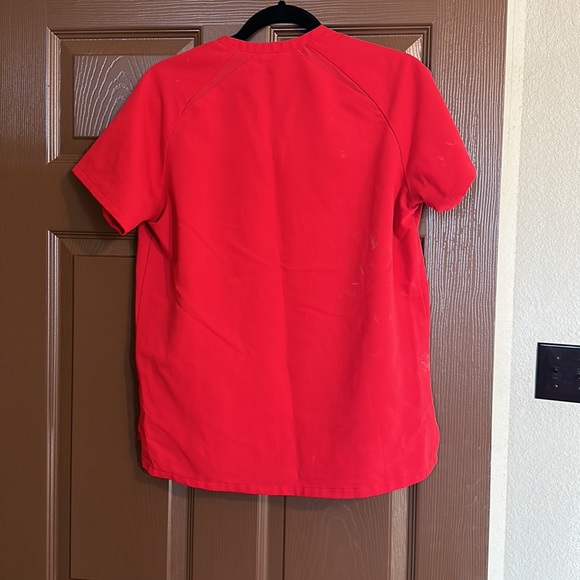 Red FIGS Scrub Top size Small - Picture 2 of 2